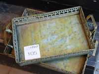 Twee metalen dienbladen o.a. afmeting 35 x 25 cm. - afbeelding 2 van  2