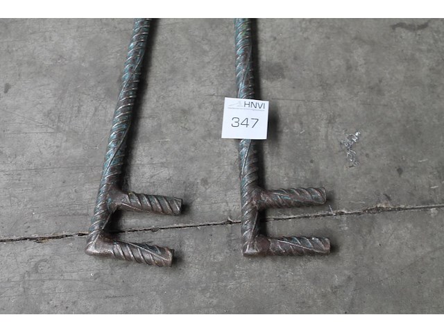 Twee metalen hulpstukken. - afbeelding 2 van  3