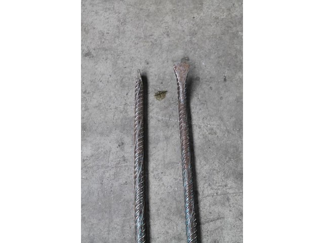 Twee metalen hulpstukken. - afbeelding 3 van  3