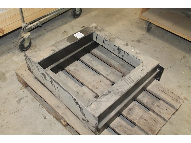 Twee metalen tafelpoten. afmeting 80 x 20 x 73 cm. - afbeelding 2 van  2