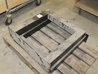 Twee metalen tafelpoten. afmeting 80 x 20 x 73 cm. - afbeelding 2 van  2