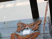 Twee metalen vlinders breedte 30 cm. - afbeelding 2 van  2