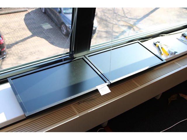Twee monitoren dell p2311hb. let op: exclusief steun / voeten. - afbeelding 1 van  2