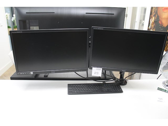 Twee monitoren iiyama 22 inch aan beugel. - afbeelding 1 van  4