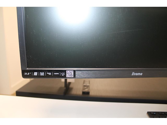 Twee monitoren iiyama 22 inch aan beugel. - afbeelding 2 van  4