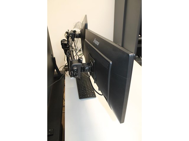 Twee monitoren iiyama 22 inch aan beugel. - afbeelding 4 van  4