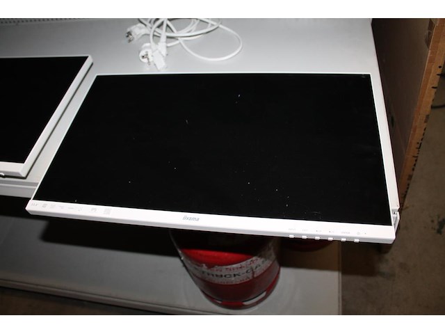 Twee monitoren iiyama 23,8 inch met bureaubeugel. - afbeelding 2 van  3