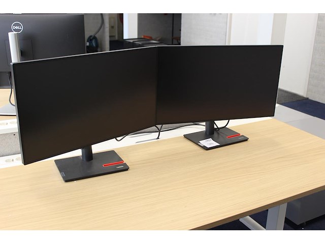 Twee monitoren lenovo thinkvision 27 inch. - afbeelding 1 van  3