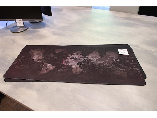 Twee muismatten xl. afmeting 90 x 40 cm. - afbeelding 1 van  2