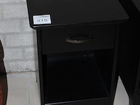 Twee nachtkastjes. afmeting 42 x 44 x 63 cm. - afbeelding 2 van  2