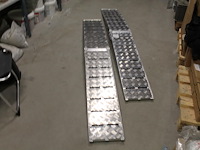 Twee nieuwe oprijplaten hbm met lengte 225 cm en breedte 28 cm. - afbeelding 1 van  2