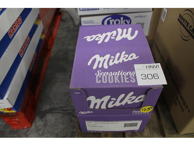 Twee omdozen milka sensations cookies. tht 11-2025. - afbeelding 1 van  1