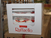 Twee omdozen raffaello. 8x 16 stuks. tht 9-15. - afbeelding 2 van  3