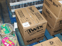 Twee omdozen twix xtra / white xtra. 240 stuks. tht 9/10-25. - afbeelding 1 van  2