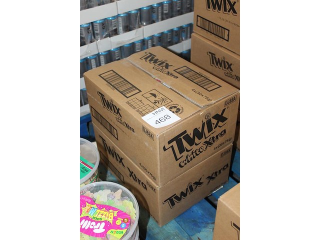Twee omdozen twix xtra / white xtra. 240 stuks. tht 9/10-25. - afbeelding 2 van  2