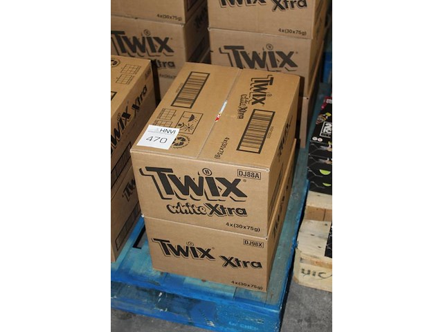 Twee omdozen twix xtra / white xtra. 240 stuks. tht 9/10-25. - afbeelding 2 van  2