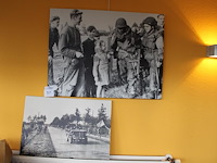 Twee oorlogsprenten w.o. afmeting 80 x 60 cm. - afbeelding 1 van  4