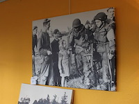 Twee oorlogsprenten w.o. afmeting 80 x 60 cm. - afbeelding 2 van  4