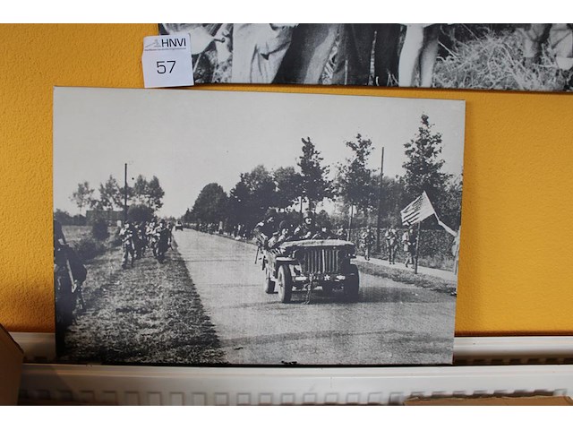 Twee oorlogsprenten w.o. afmeting 80 x 60 cm. - afbeelding 4 van  4