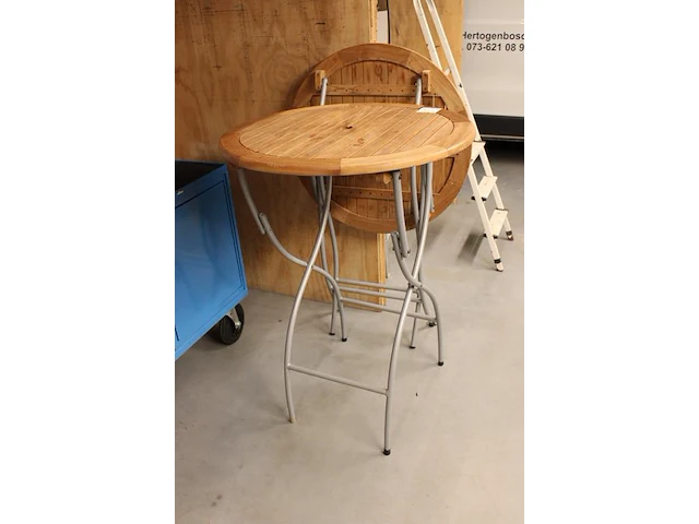 Twee opklapbare statafels met houten blad, doorsnede 85cm, hoogte 110 cm. - afbeelding 2 van  2