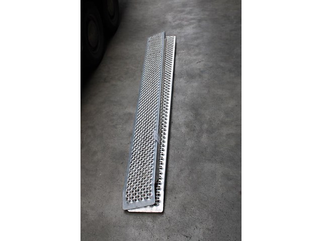 Twee oprijplaten met lengte 200 cm. - afbeelding 2 van  2