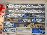 Twee organizers met bevestigingsmaterialen. - afbeelding 2 van  3