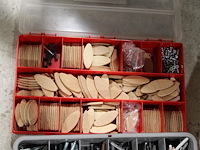 Twee organizers met bevestigingsmaterialen. - afbeelding 3 van  3