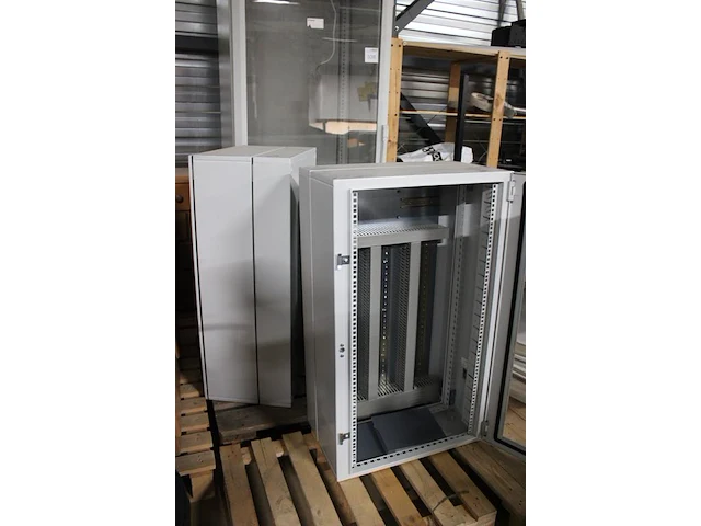 Twee patchkasten ascom, afm. 60 x 37 x 100 cm. - afbeelding 4 van  4