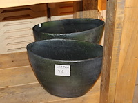 Twee plantenpotten breedte 39 cm. - afbeelding 1 van  2