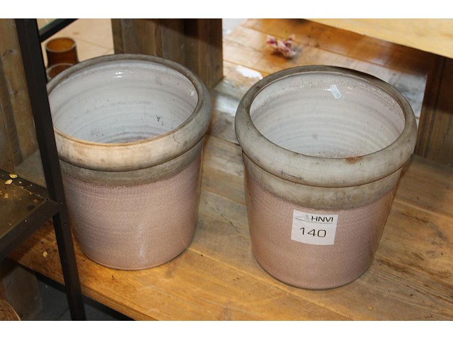 Twee plantenpotten doorsnede 30 cm. - afbeelding 1 van  2