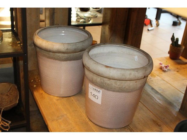 Twee plantenpotten doorsnede 30 cm. - afbeelding 2 van  2