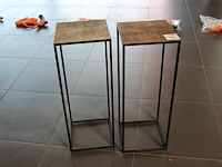 Twee plantentafeltjes. afmeting 30 x30 x79 cm. - afbeelding 1 van  2