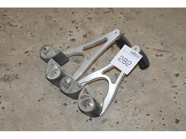 Twee platendragers/klemmen. - afbeelding 2 van  2