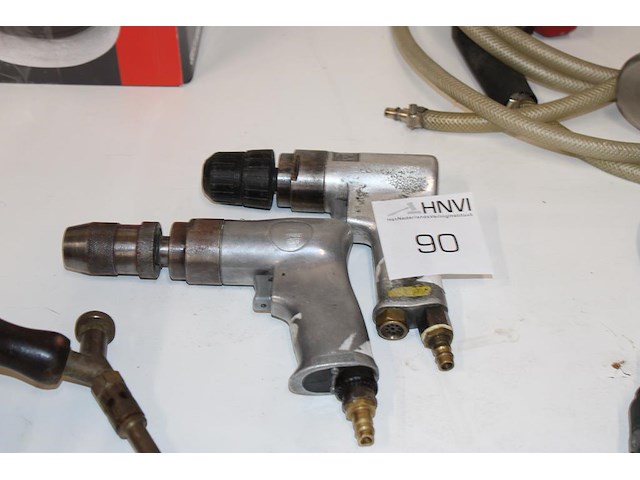 Twee pneumatische schroefboormachines. - afbeelding 1 van  2