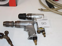 Twee pneumatische schroefboormachines. - afbeelding 1 van  2