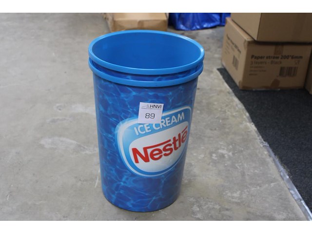 Twee prullenbakken nestle. deksel ontbreekt. hoogte 50 cm. - afbeelding 1 van  2