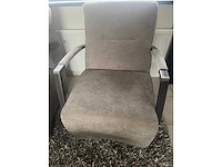 Twee relaxfauteuls in taupekleurige stof, metalen frame (2x) - afbeelding 3 van  4