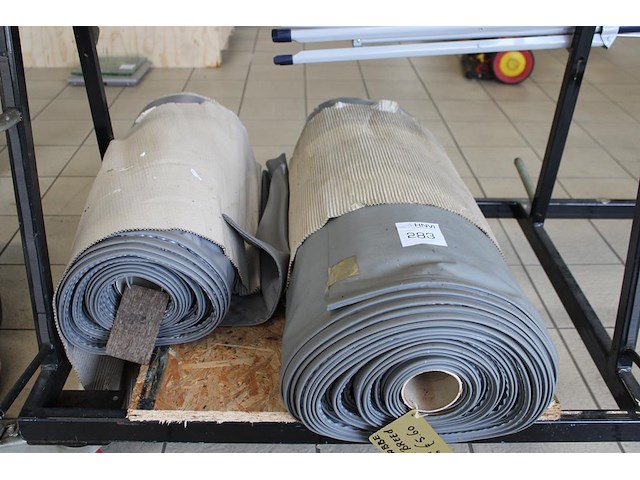 Twee rollen lateislabbe w.o. 80 cm breed. - afbeelding 1 van  4