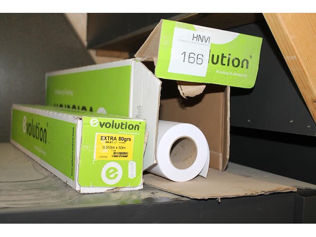 Twee rollen plotterpapier waaronder 50 mtr 80 grs met breedte 61 cm. - afbeelding 1 van  2