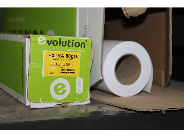 Twee rollen plotterpapier waaronder 50 mtr 80 grs met breedte 61 cm. - afbeelding 2 van  2