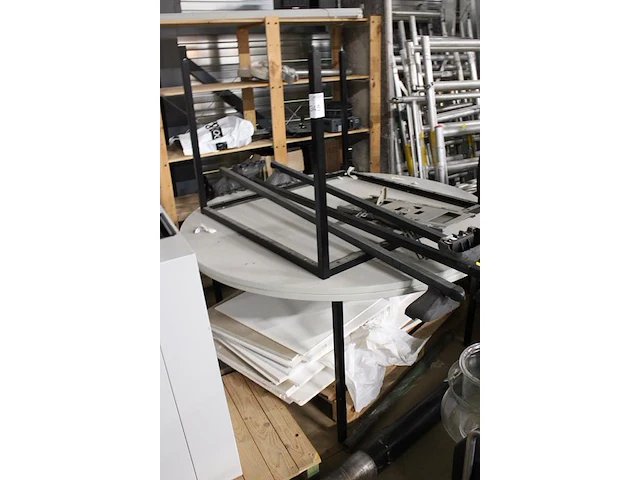 Twee ronde vergadertafels, doorsnede 150 cm en hoogte 75 cm - afbeelding 2 van  3