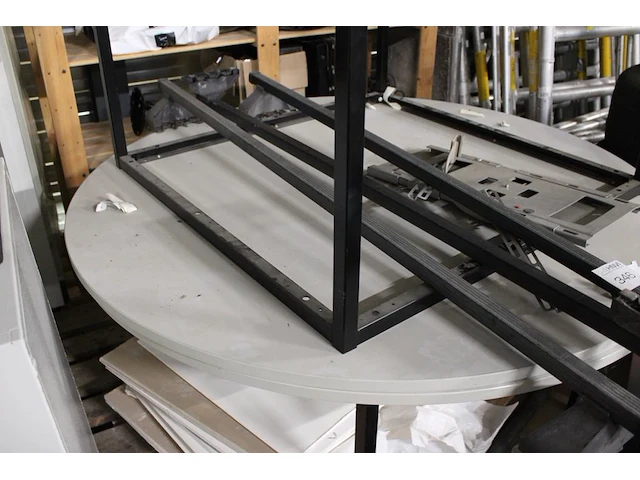 Twee ronde vergadertafels, doorsnede 150 cm en hoogte 75 cm - afbeelding 3 van  3