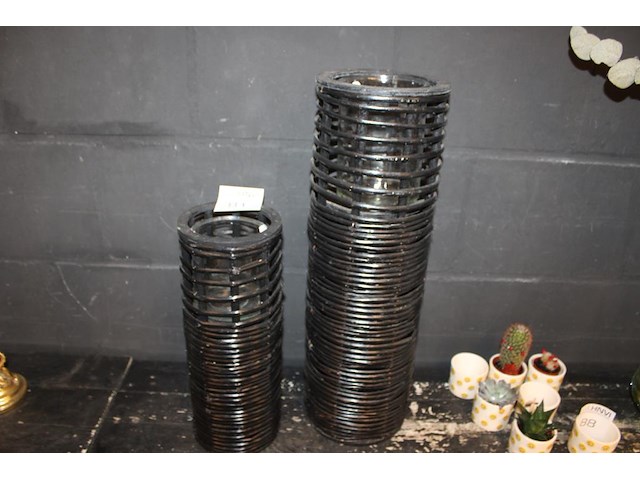 Twee rotan windlichten hoogte 40 en 60 cm. - afbeelding 1 van  2