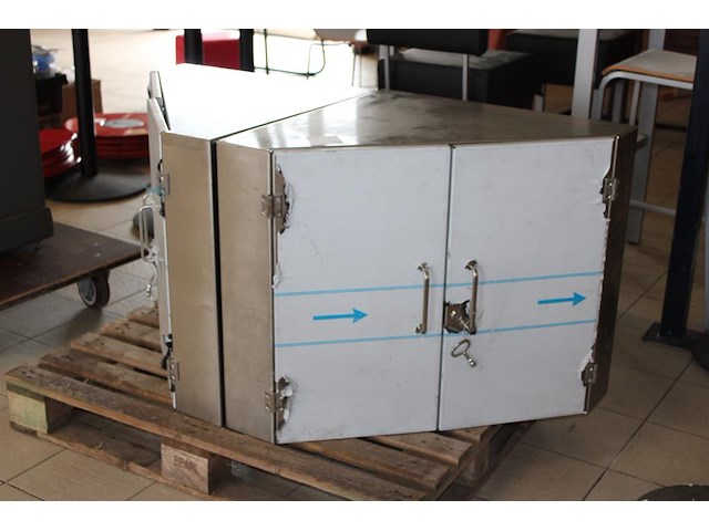 Twee rvs hoekkastjes. afmeting 70 x 70 x 70 cm. - afbeelding 1 van  3