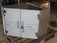 Twee rvs hoekkastjes. afmeting 70 x 70 x 70 cm. - afbeelding 2 van  3