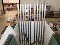 Twee rvs wandrekken met wandbeugel. afmetingen 125x35cm en 140x30cm. - afbeelding 1 van  3