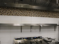 Twee rvs wandschappen, afm. 160 / 100 x 30 cm.
