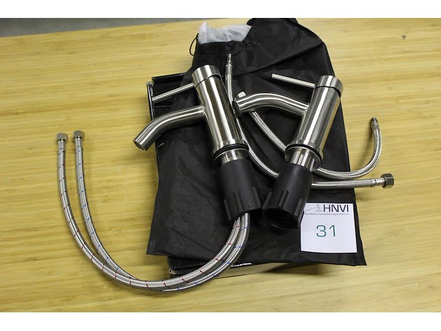 Twee rvs wastafelkranen .hoogte 15 cm. - afbeelding 1 van  2