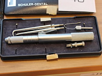 Twee schuler dental s-u-crown-butlers. - afbeelding 2 van  3