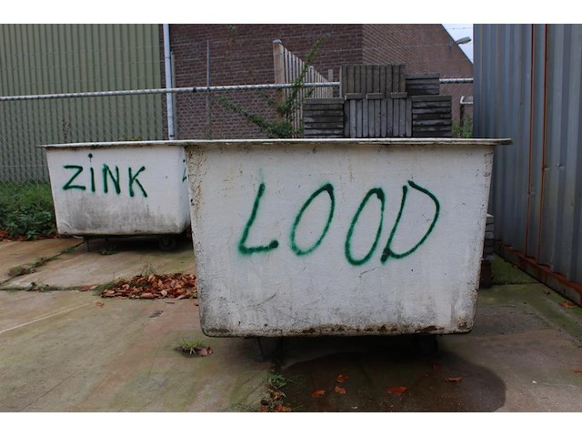 Twee semi-verrijdbare transportbakken. afmeting 122 x 89 x 92 cm. - afbeelding 3 van  6